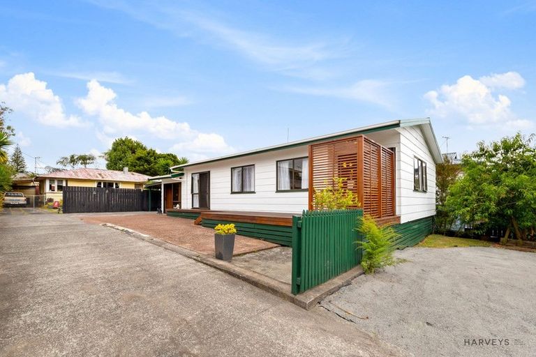 Photo of property in 2/42 Godley Road, Green Bay, Auckland, 0604