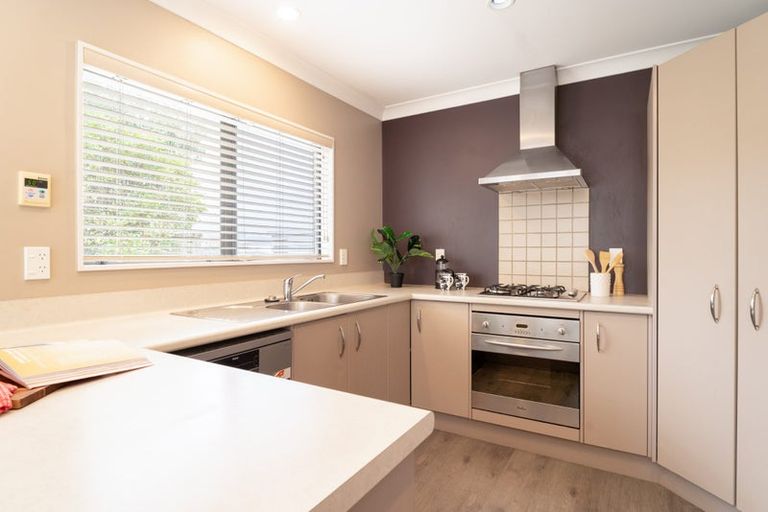 Photo of property in 6 Erlestoke Crescent, Churton Park, Wellington, 6037