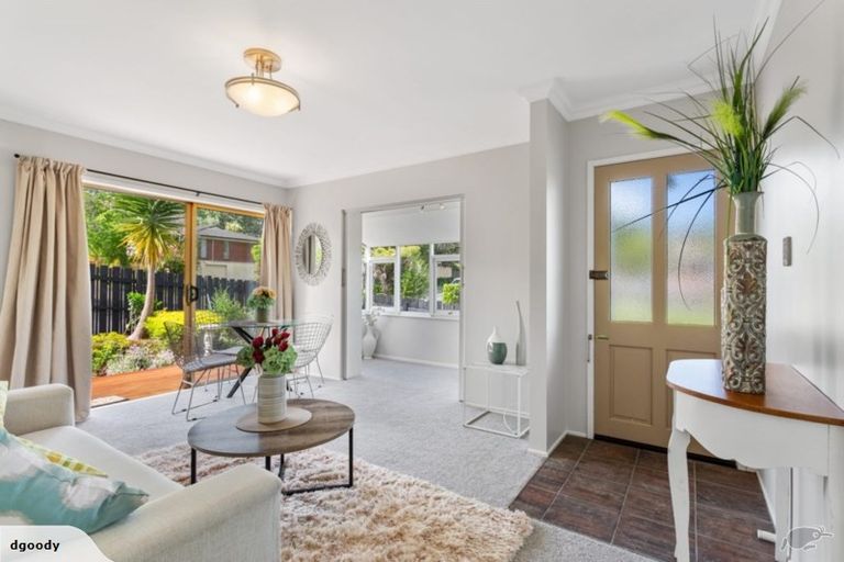 Photo of property in 1/3 Tallington Crescent, Torbay, Auckland, 0630