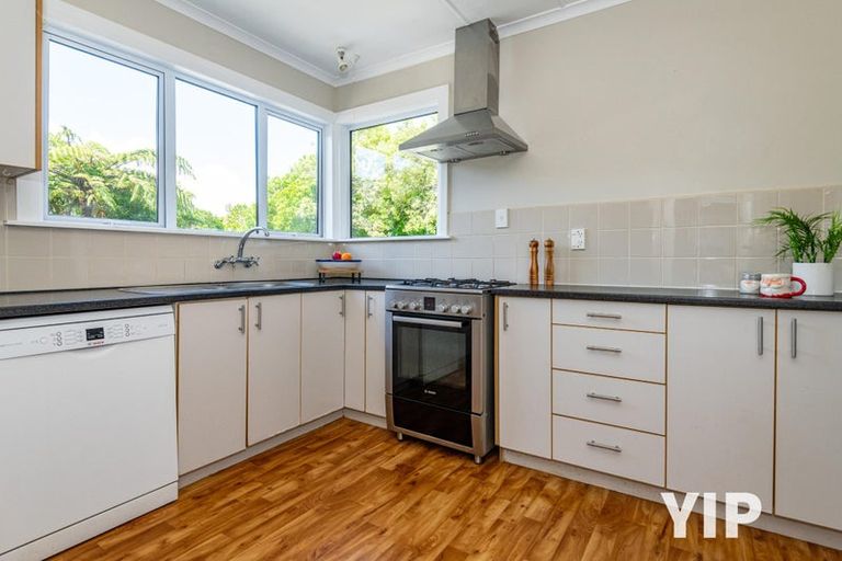 Photo of property in 51 Poto Road, Normandale, Lower Hutt, 5010