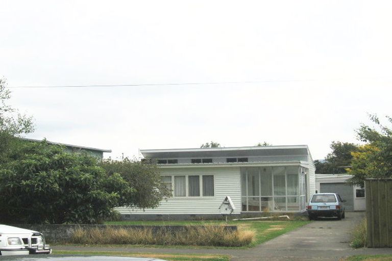 Photo of property in 4 Fraser Crescent, Elderslea, Upper Hutt, 5018