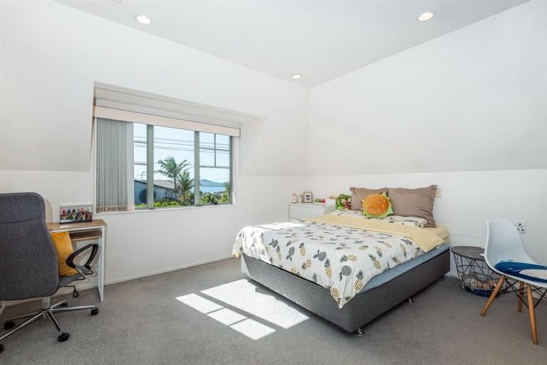 Photo of property in 1/140a East Coast Road, Forrest Hill, Auckland, 0620