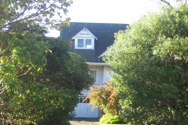 Photo of property in 18 Middleton Road, Johnsonville, Wellington, 6037