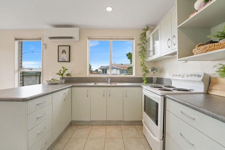 Photo of property in 5c Riversdale Drive, Merrilands, New Plymouth, 4312