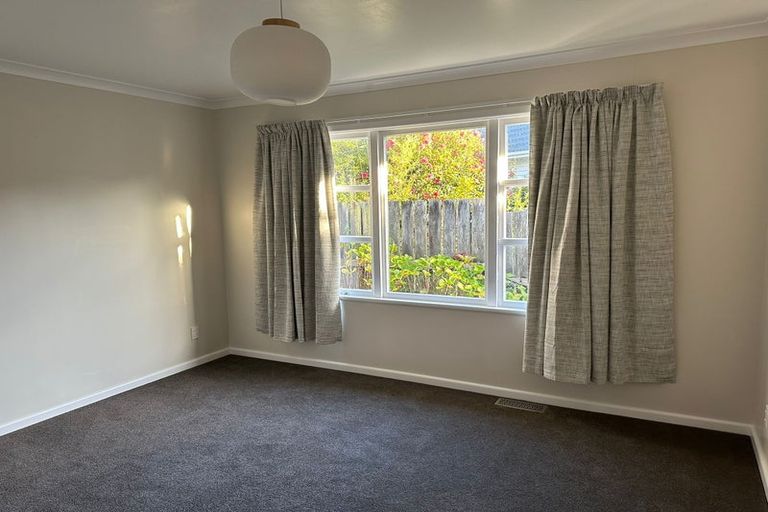 Photo of property in 5 Larsen Crescent, Tawa, Wellington, 5028