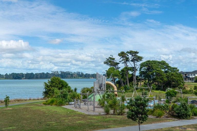 Photo of property in 121 Waituarua Drive, Takanini, Auckland, 2112