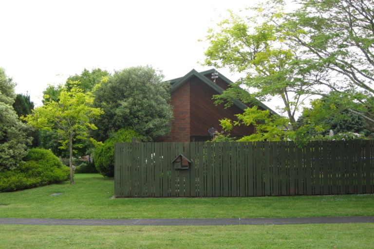 Photo of property in 2 Cumbrian Place, Conifer Grove, Takanini, 2112