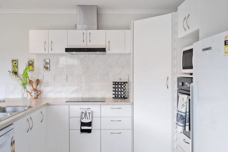 Photo of property in 42 Bellville Drive, Clendon Park, Auckland, 2103