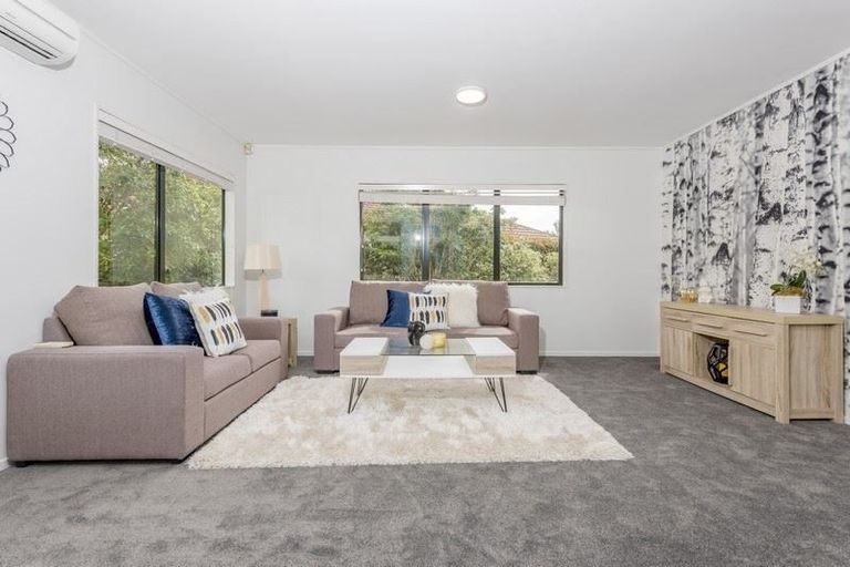 Photo of property in 11 Queen Natalie Place, Massey, Auckland, 0614