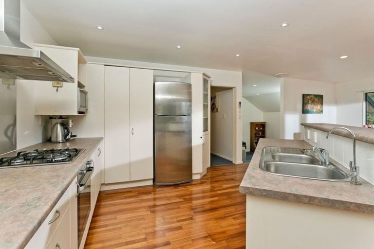 Photo of property in 98 Pemberton Avenue, Bayview, Auckland, 0629