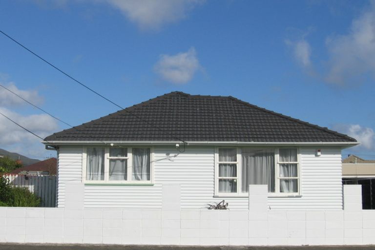 Photo of property in 14 Holyoake Crescent, Avalon, Lower Hutt, 5011