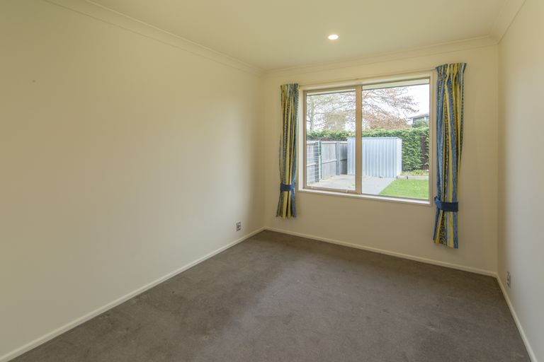 Photo of property in 15 Calvandra Grove, Rangiora, 7400