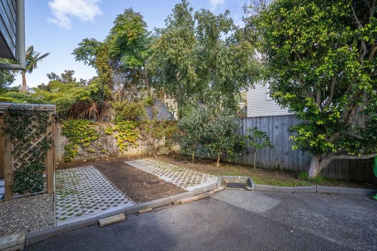 Photo of property in 2/9 Tipau Street, Torbay, Auckland, 0630