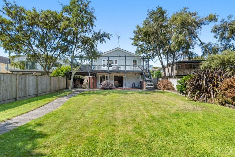 Photo of property in 10 Dowling Grove, Silverstream, Upper Hutt, 5019