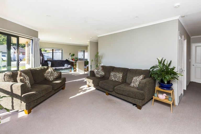 Photo of property in 4 Beaufort Close, Kingsley Heights, Upper Hutt, 5018