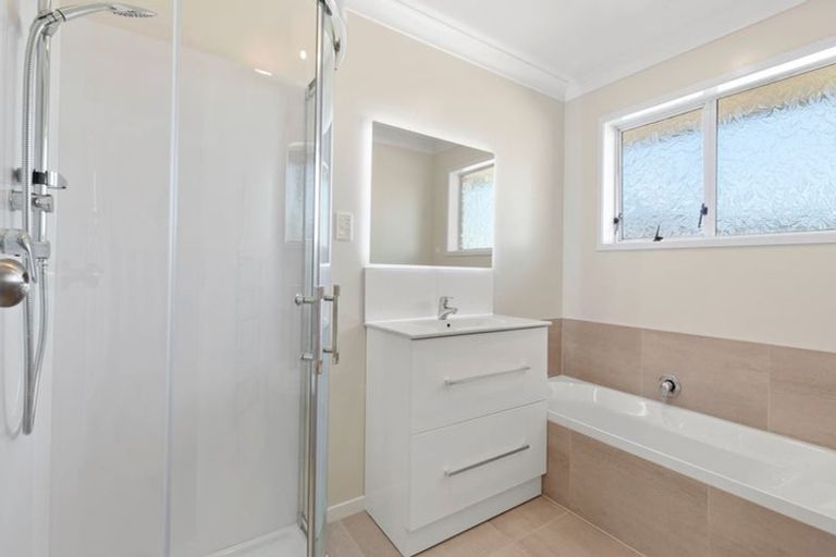 Photo of property in 23a Luton Avenue, Sunnyhills, Auckland, 2010