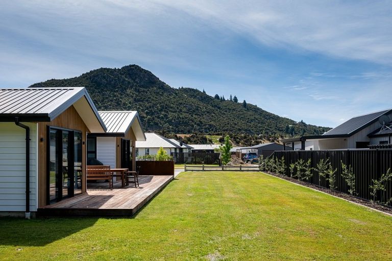 Photo of property in 23 Kingfisher Crescent, Albert Town, Wanaka, 9305