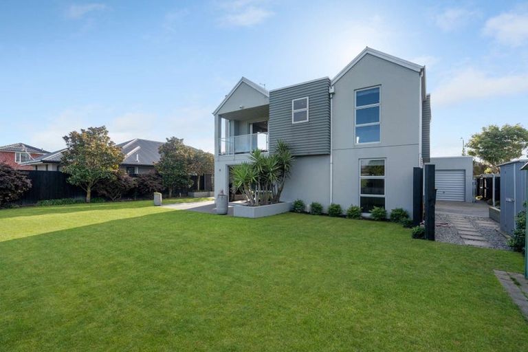 Photo of property in 31 Linkwater Way, Parklands, Christchurch, 8083