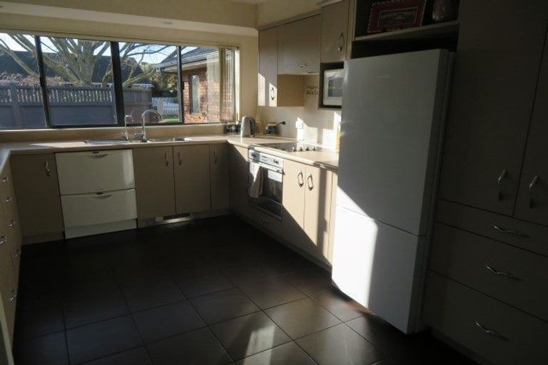 Photo of property in 12 Mana Place, Awapuni, Palmerston North, 4412