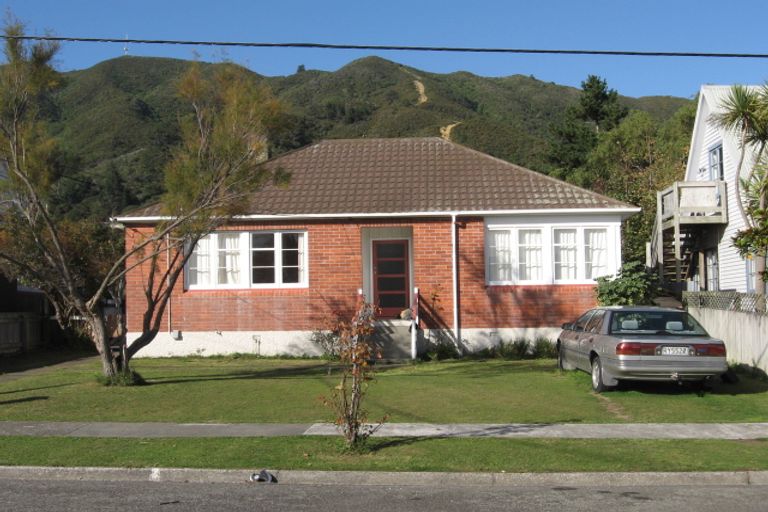 Photo of property in 5 Feist Street, Naenae, Lower Hutt, 5011
