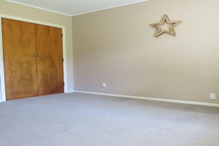 Photo of property in 2/5 Wilmshurst Place, Tawa, Wellington, 5028