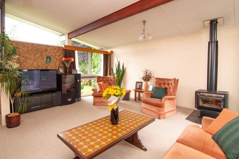 Photo of property in 27 Raglan Avenue, Cloverlea, Palmerston North, 4412