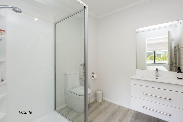 Photo of property in 11 Ashington Road, Silverstream, Upper Hutt, 5019