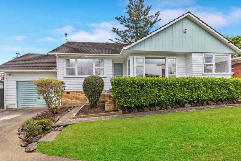 Photo of property in 4 Portadown Avenue, Pakuranga Heights, Auckland, 2010