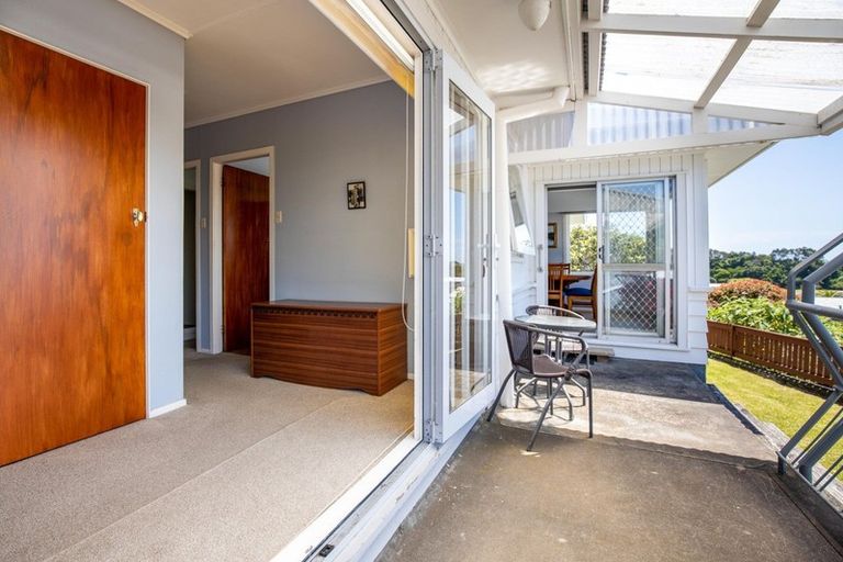 Photo of property in 52 Queens Road, Glen Avon, New Plymouth, 4312
