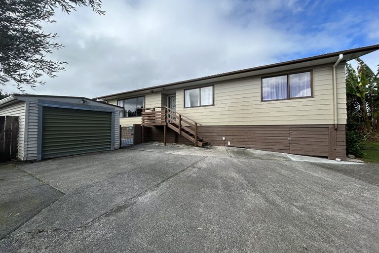 Photo of property in 13 Farwood Drive, Henderson, Auckland, 0612