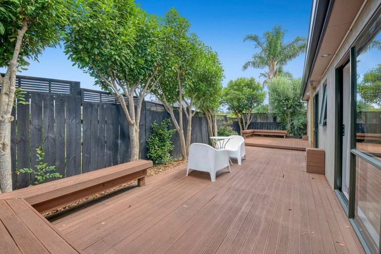Photo of property in 1/24 James Street, Bayview, Auckland, 0629