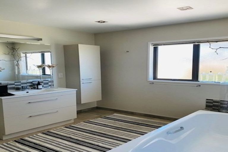 Photo of property in 16 Kennedys Bush Road, Halswell, Christchurch, 8025