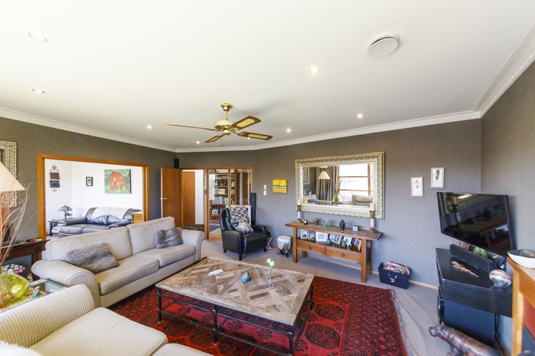 Photo of property in 38 Winston Avenue, Hokowhitu, Palmerston North, 4410