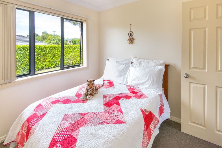 Photo of property in 84 Collingwood Road, Waiuku, 2123