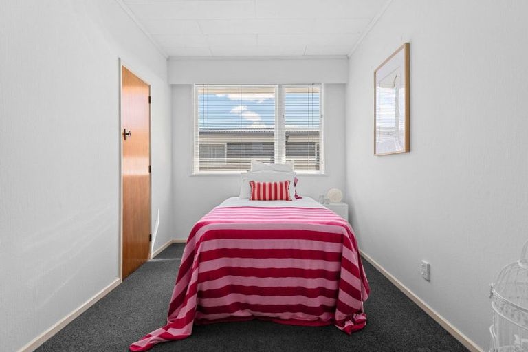 Photo of property in 15 Kensington Place, Fairfield, Hamilton, 3214