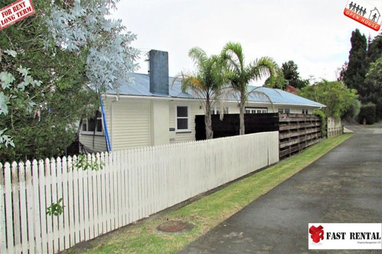 Photo of property in 16 Woodstock Road, Forrest Hill, Auckland, 0620