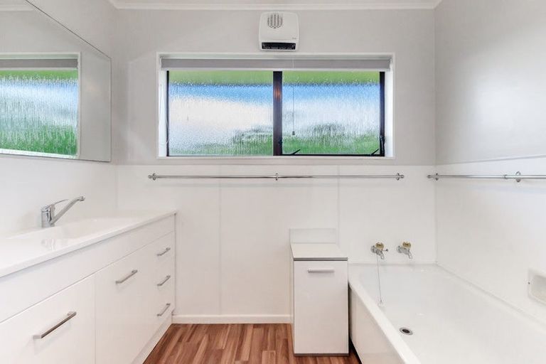 Photo of property in 10a Pohutukawa Crescent, Raumati Beach, Paraparaumu, 5032