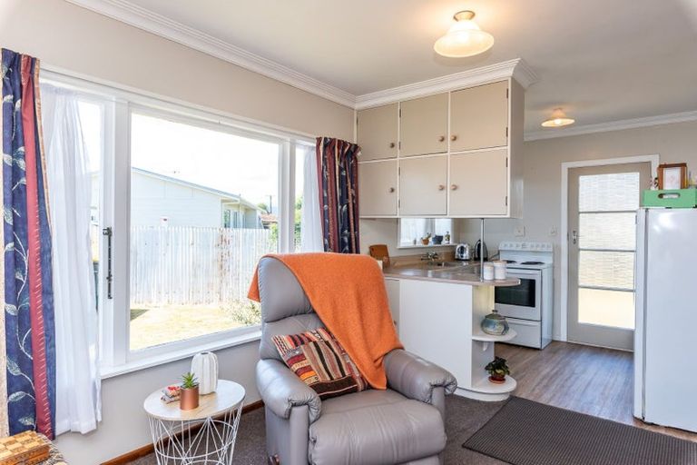 Photo of property in 2 Windsor Place, Levin, 5510