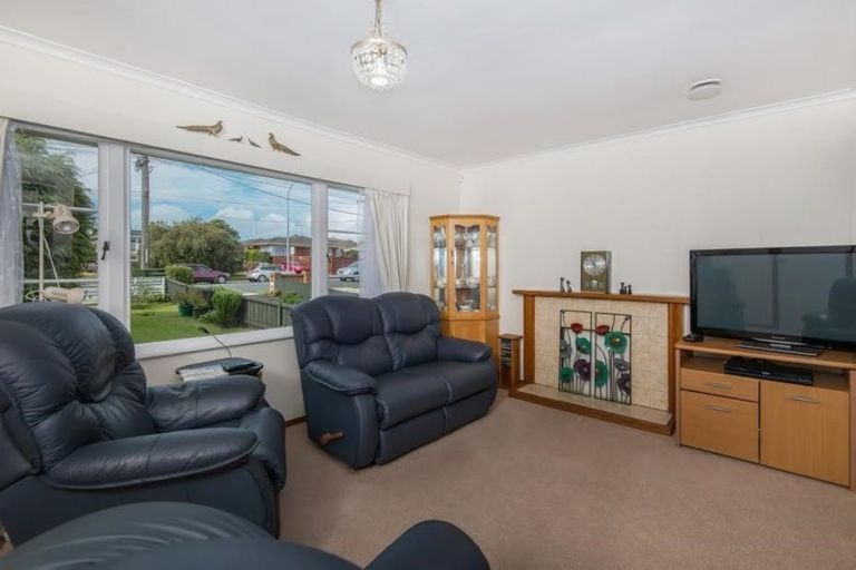 Photo of property in 2/37 Shakespeare Road, Milford, Auckland, 0620