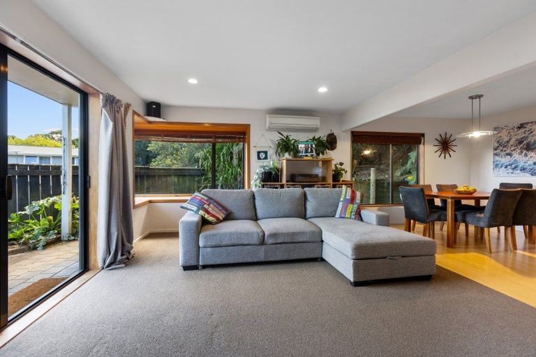 Photo of property in 33 Beaumont Crescent, Frankleigh Park, New Plymouth, 4310