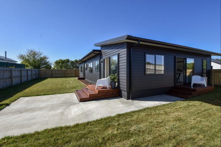 Photo of property in 4 Macrocarpa Lane, Carterton, 5713