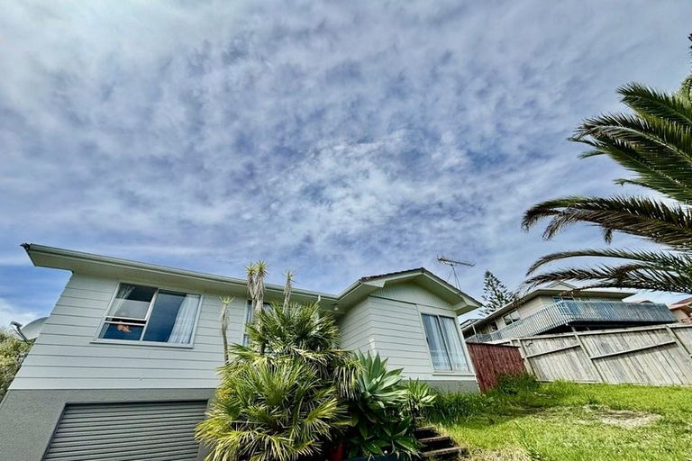 Photo of property in 13 Spinella Drive, Bayview, Auckland, 0629