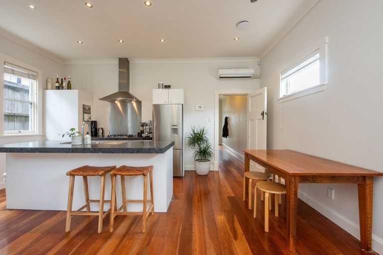 Photo of property in 99a Freyberg Street, Lyall Bay, Wellington, 6022