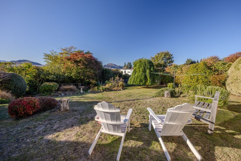 Photo of property in 8 Kennedy Crescent, Wanaka, 9305