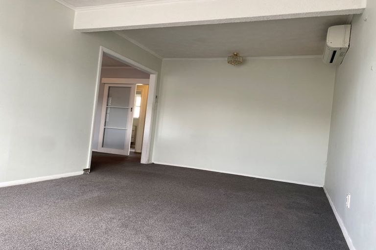 Photo of property in 9b Whites Line West, Woburn, Lower Hutt, 5010