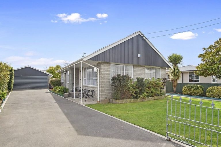 Photo of property in 67 Farquhars Road, Redwood, Christchurch, 8051