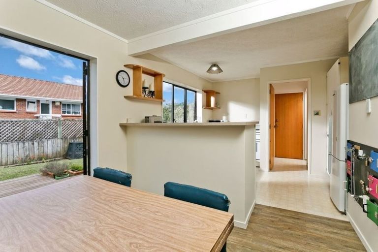 Photo of property in 1/16a Sunnynook Road, Sunnynook, Auckland, 0620
