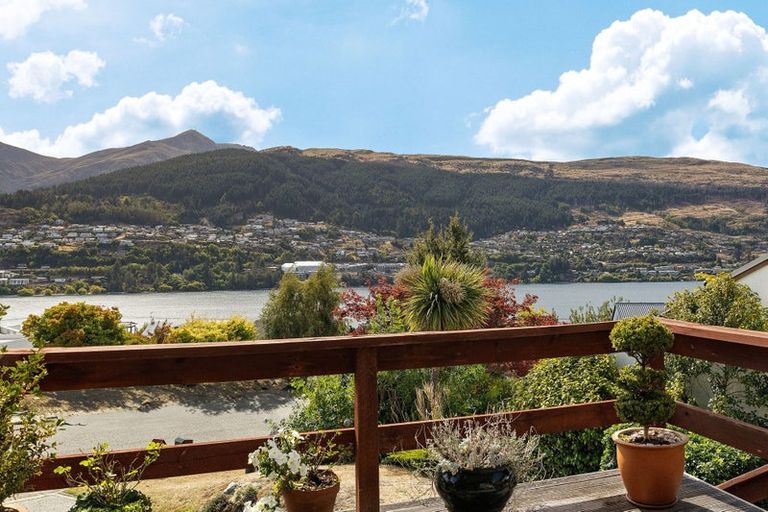 Photo of property in 20 Balmoral Drive, Kelvin Heights, Queenstown, 9300
