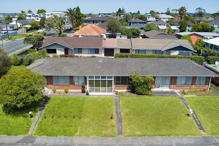 Photo of property in 2/2 Vodanovich Road, Te Atatu South, Auckland, 0610