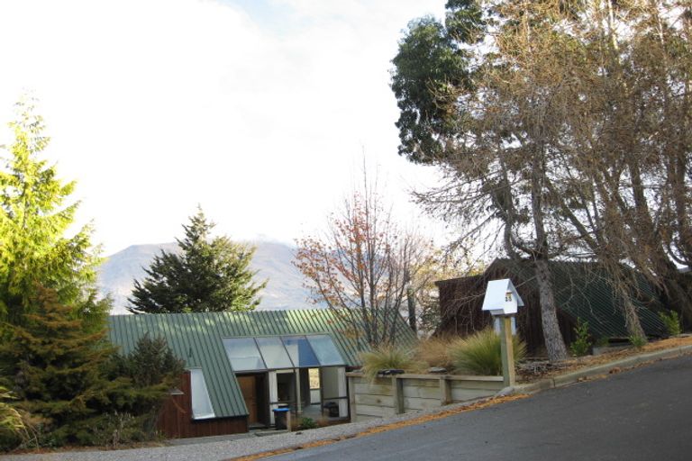 Photo of property in 23 Earnslaw Terrace, Queenstown, 9300